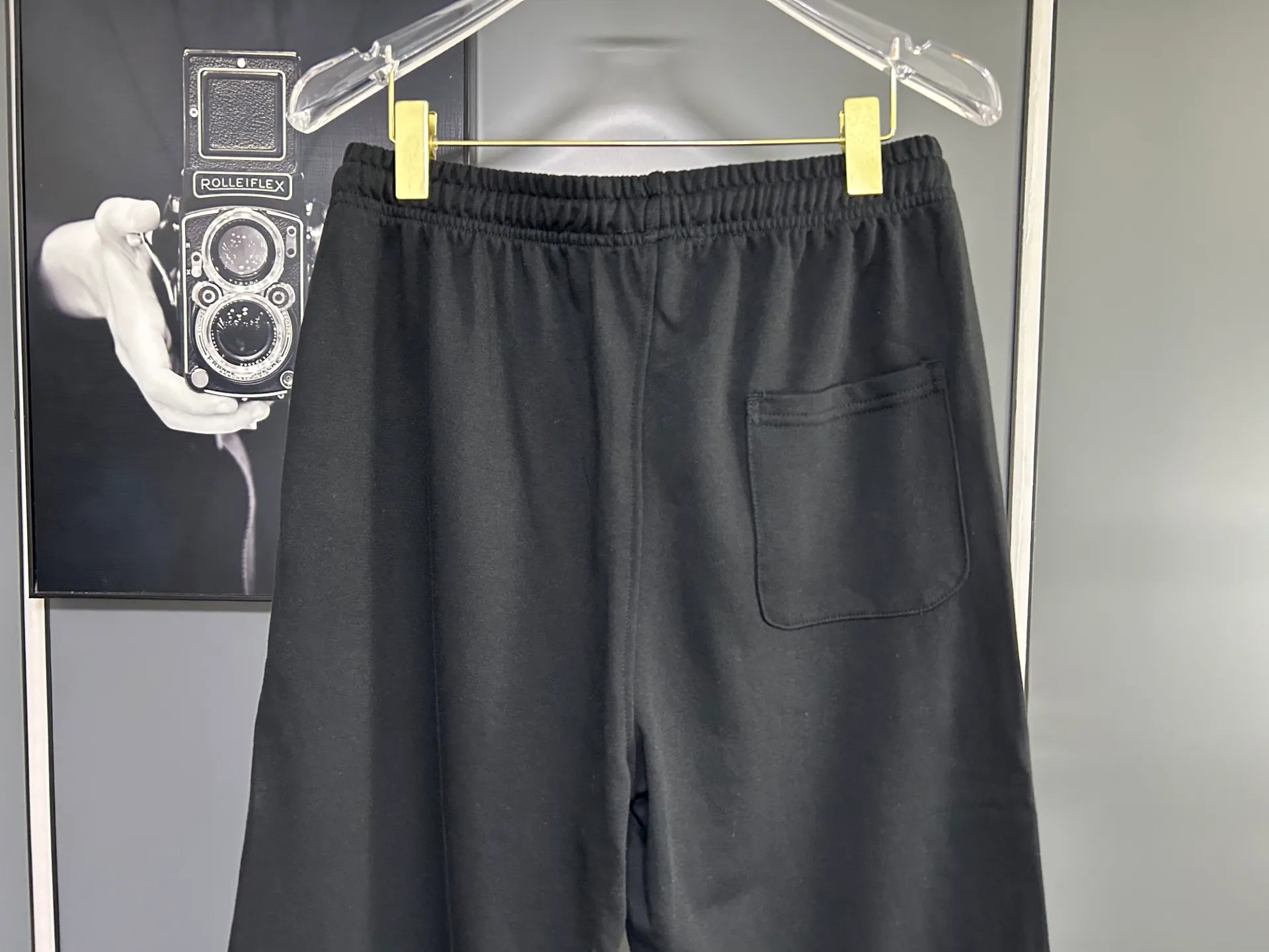 P220 Chrome Hearts 25 new colorful cross-mark loose straight trousers 2025 autumn and winter new embroidered elastic band casual trousers, customized fabrics at the counter. Made of 400g high-version terry fabric, with high breathability and comfort, impeccable details, no pilling and no deformation, brand element design concept, reflecting high quality. It feels delicate and soft! It presents casual tailoring, the same style for men and women, and the upper body shape is awesome! Size: S M L XL Color: Black Gray